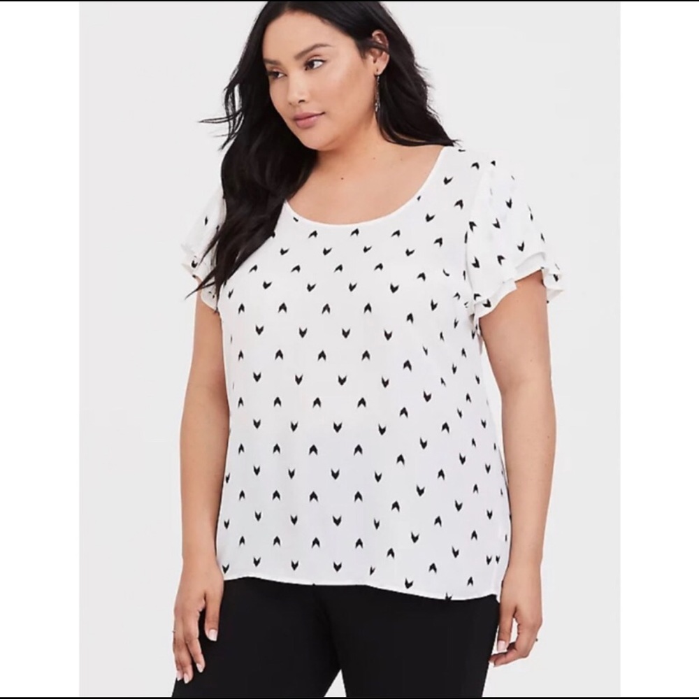 EUC Torrid White Chevron Flutter Sleeve Georgette Blouse - 2X